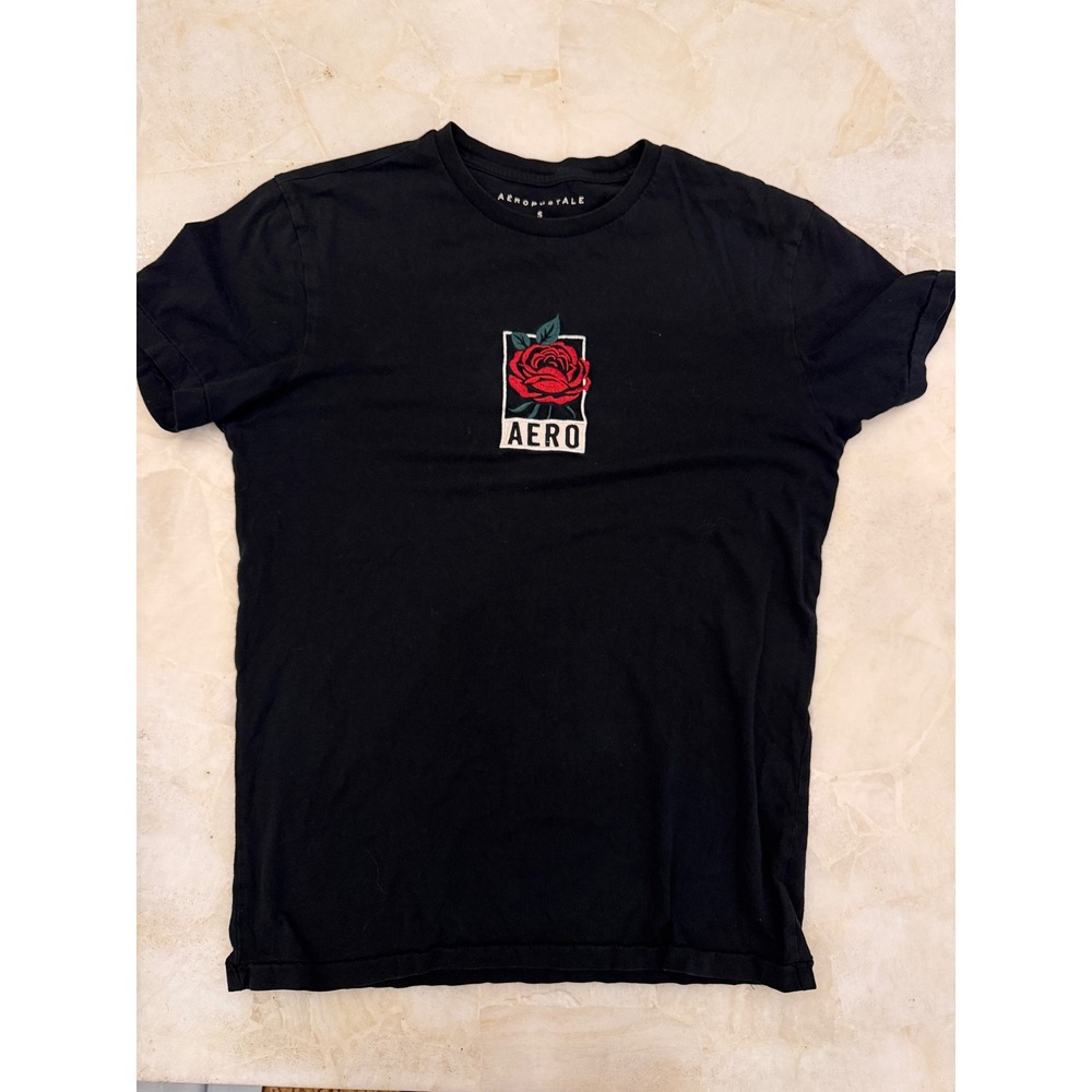 Aeropostale Mens Small Black Embroidered Rose Graphic T-Shirt Short Sleeve Tee